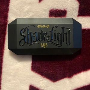 🟪Kat Von B shade + light eyeshadow palette